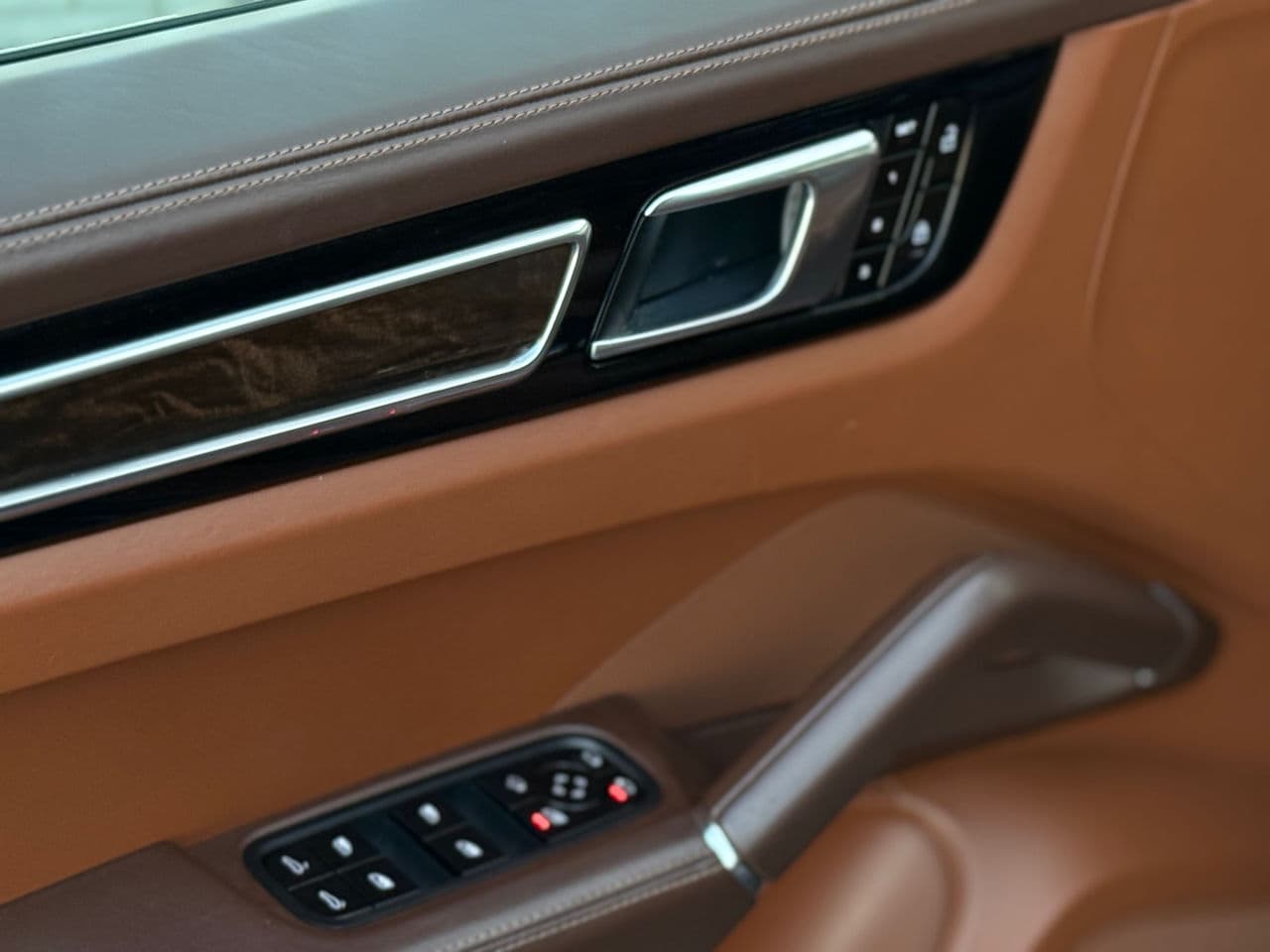 2020 Porsche Cayenne — Miniatură 5