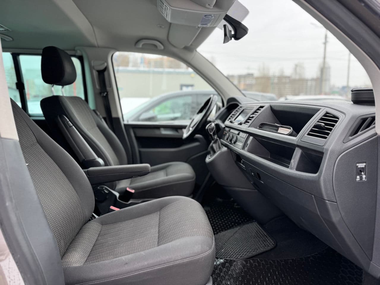 2017 Volkswagen Caravelle — Miniatură 16