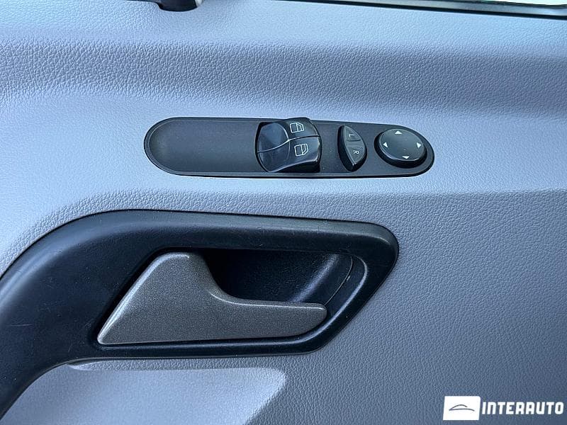 2017 Mercedes Sprinter — Miniatură 13