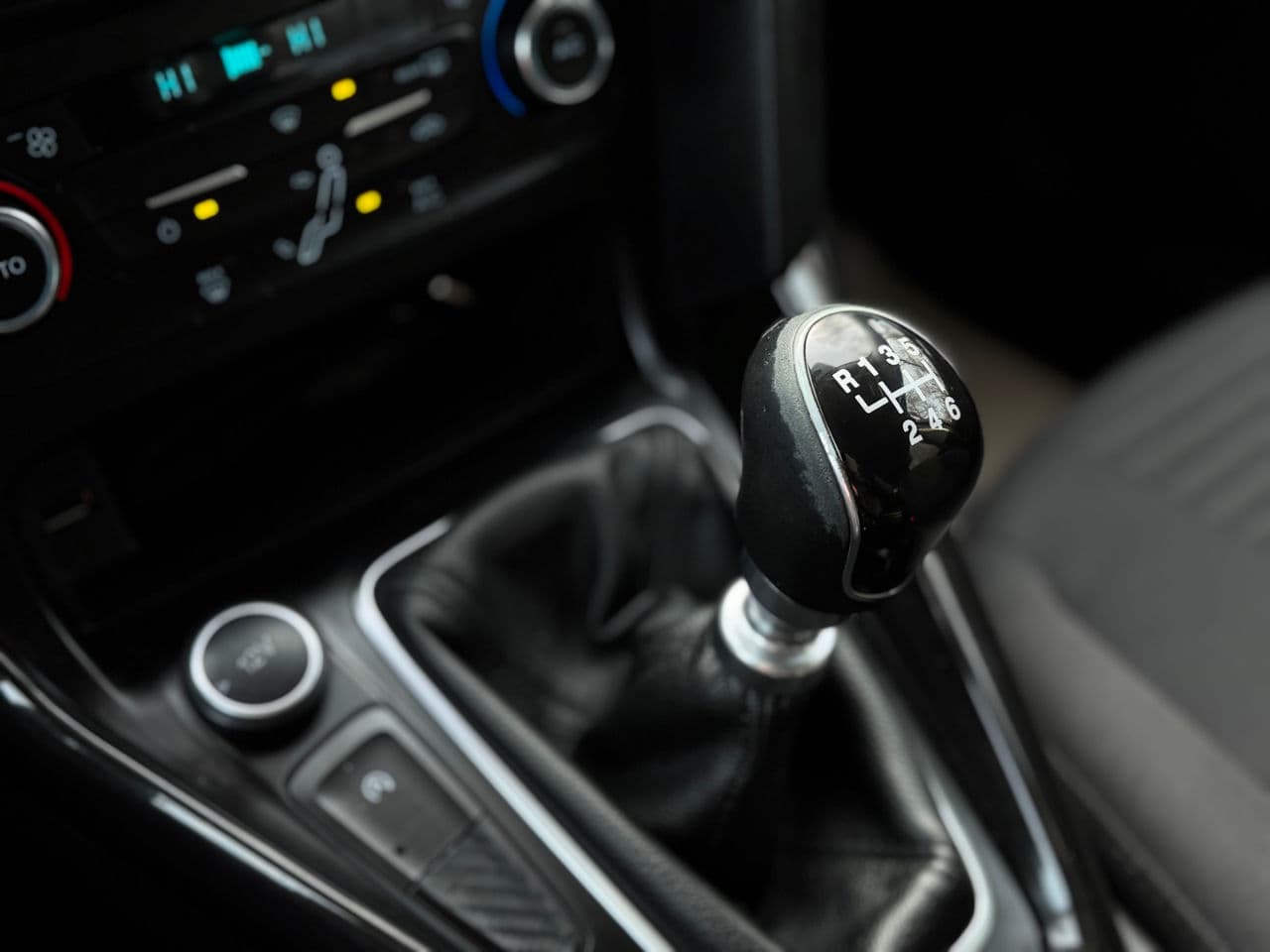 2015 Ford Focus — Miniatură 16