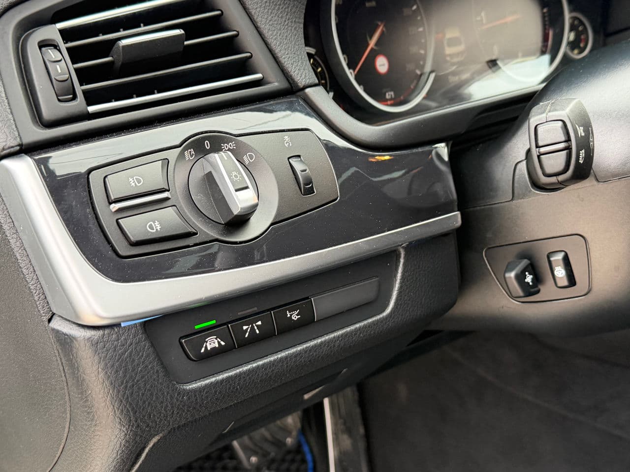 BMW 520 2016 — Миниатюра 11