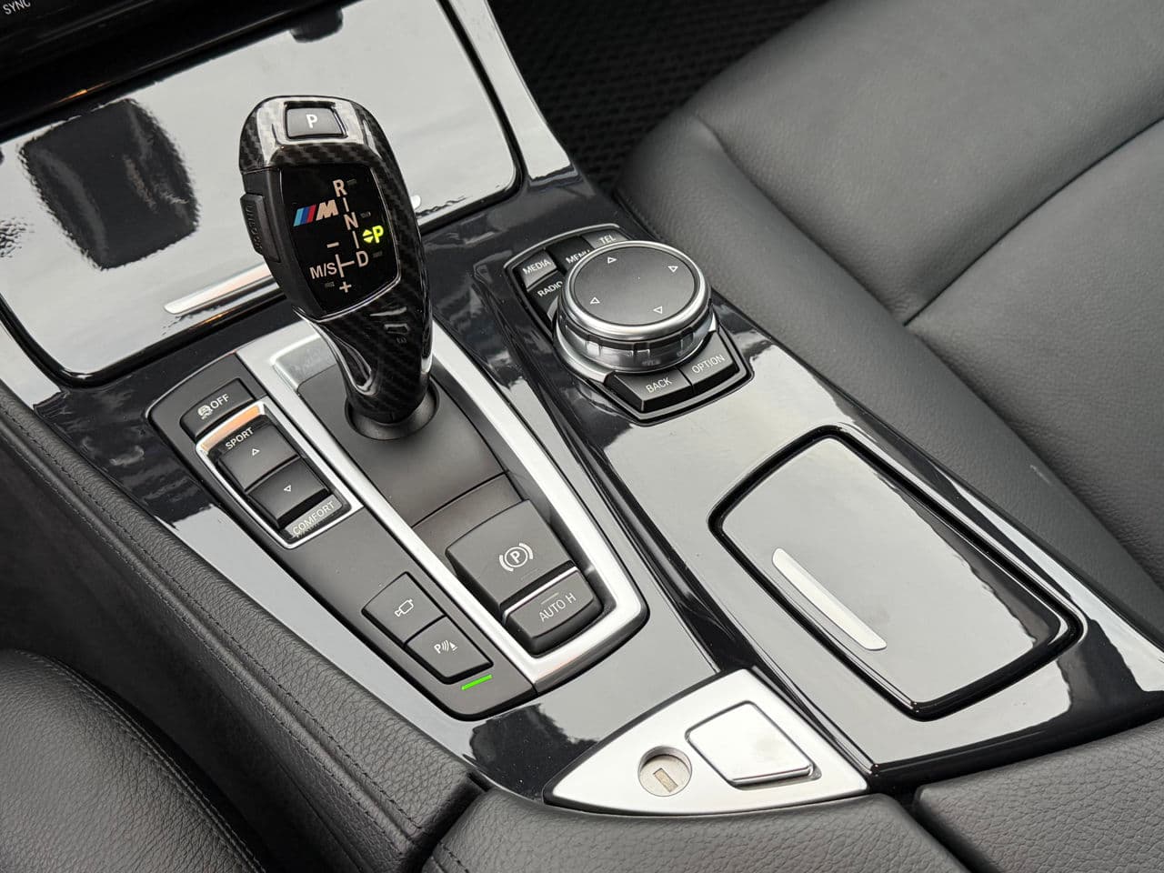 BMW 520 2016 — Миниатюра 15