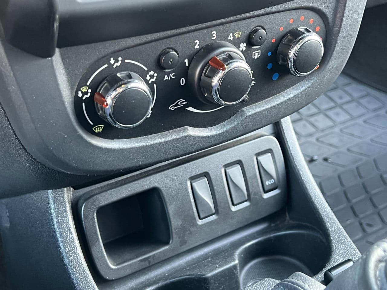 2015 Dacia Duster — Miniatură 10