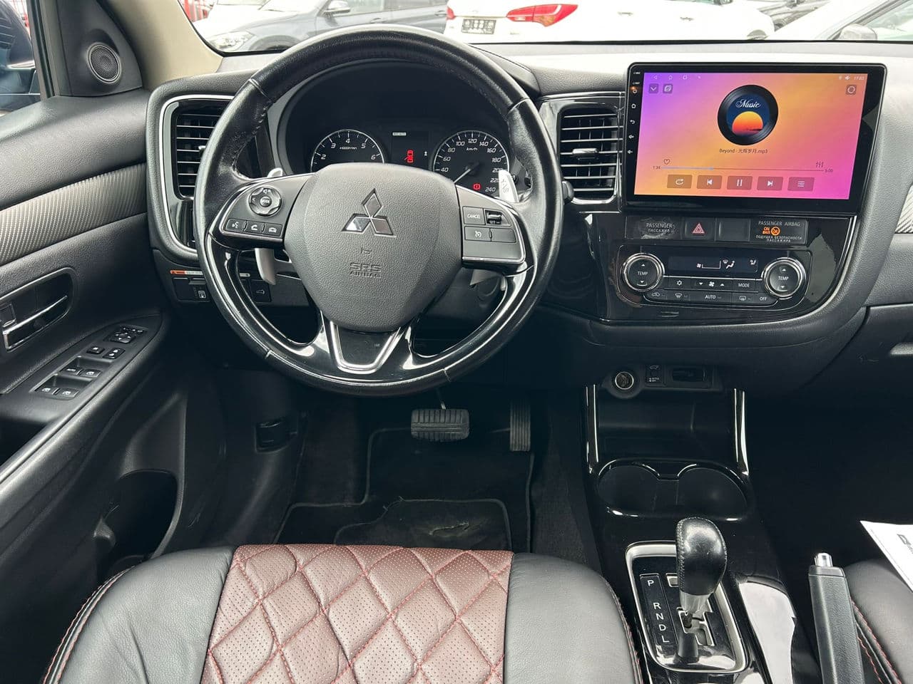 Mitsubishi Outlander 2015 — Миниатюра 9