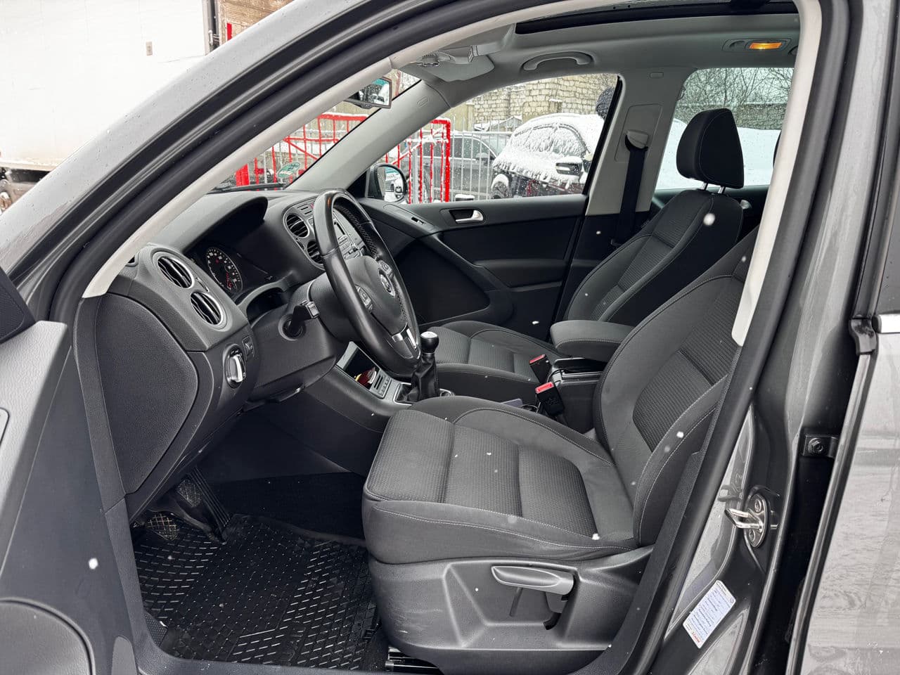 2011 Volkswagen Tiguan — Miniatură 5