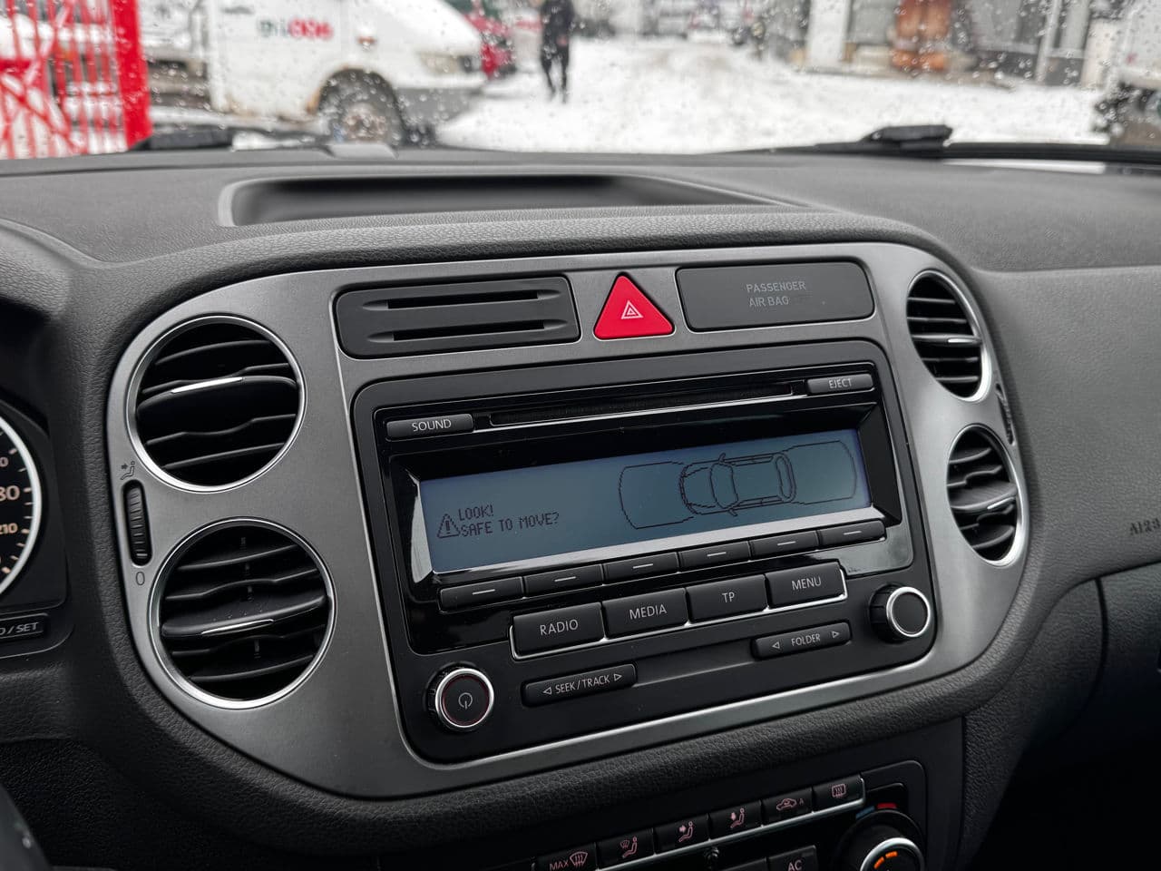 2011 Volkswagen Tiguan — Miniatură 10