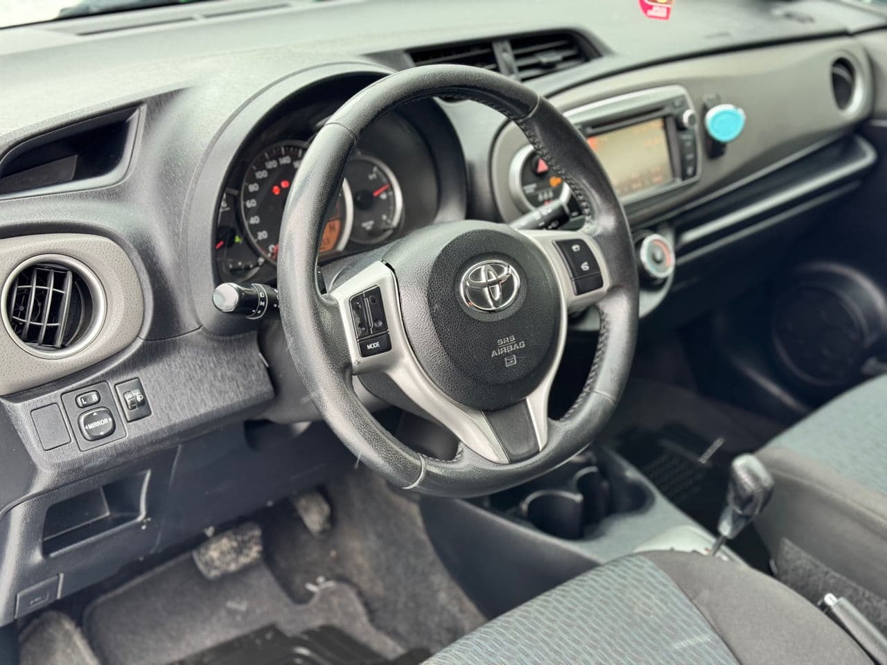 Toyota Yaris 2011 — Миниатюра 8