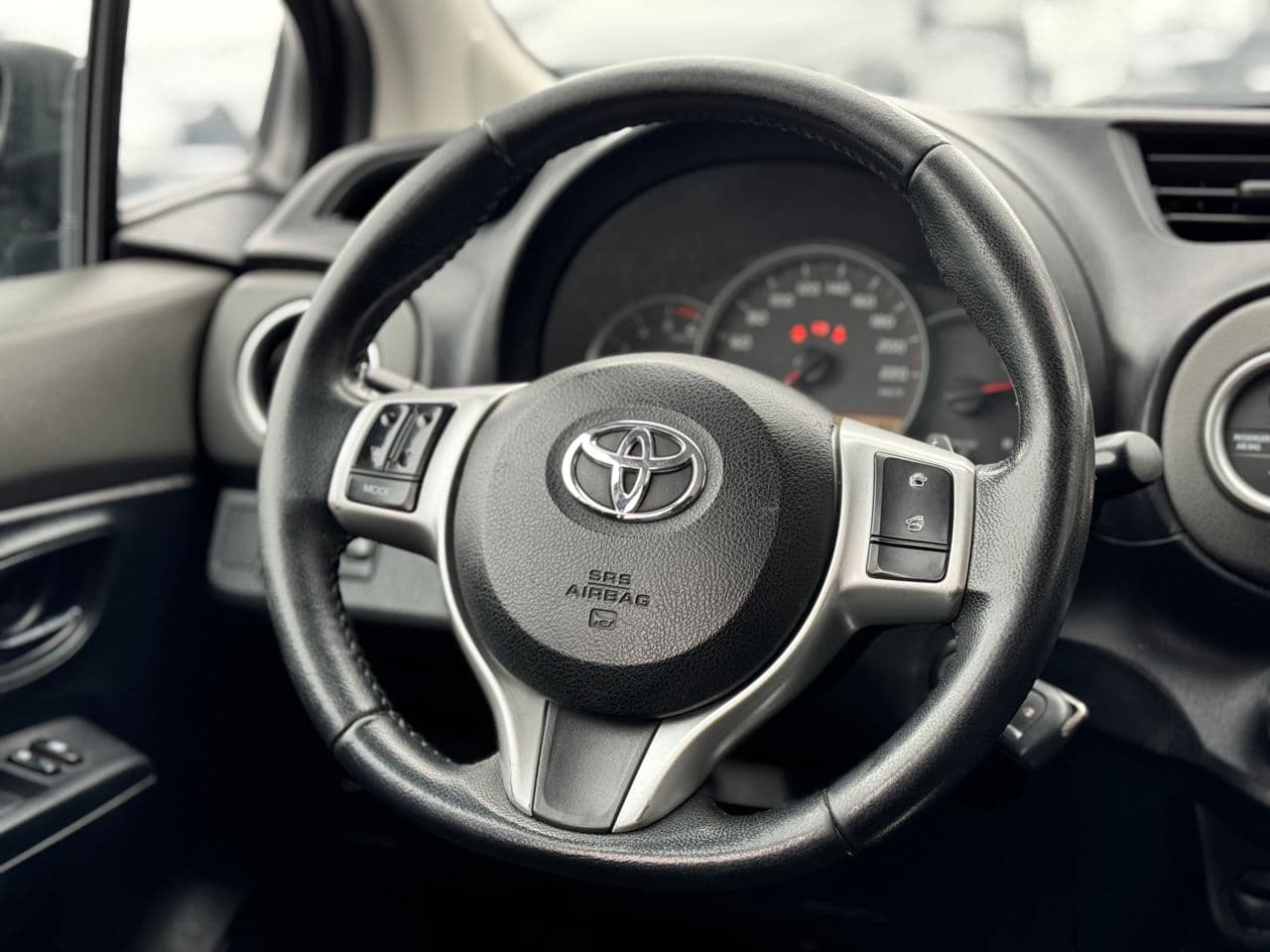 Toyota Yaris 2011 — Миниатюра 9