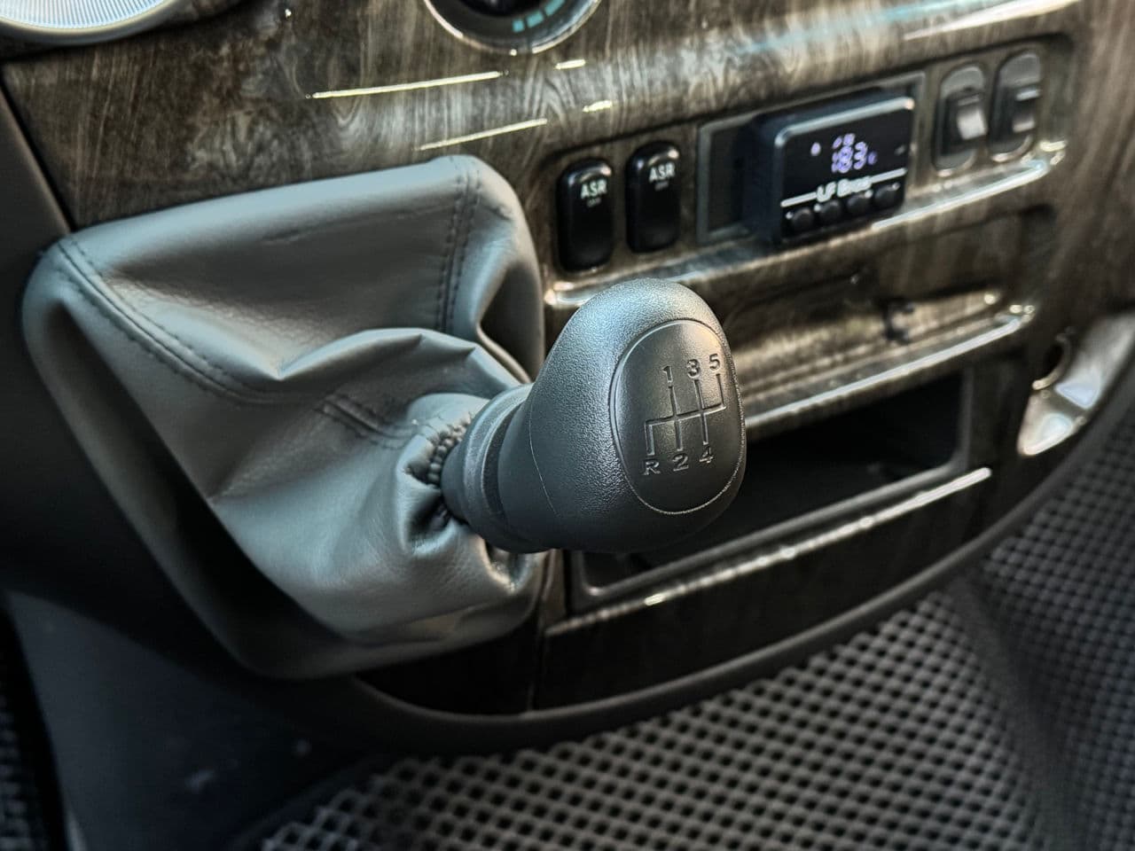 2005 Mercedes Sprinter — Miniatură 12