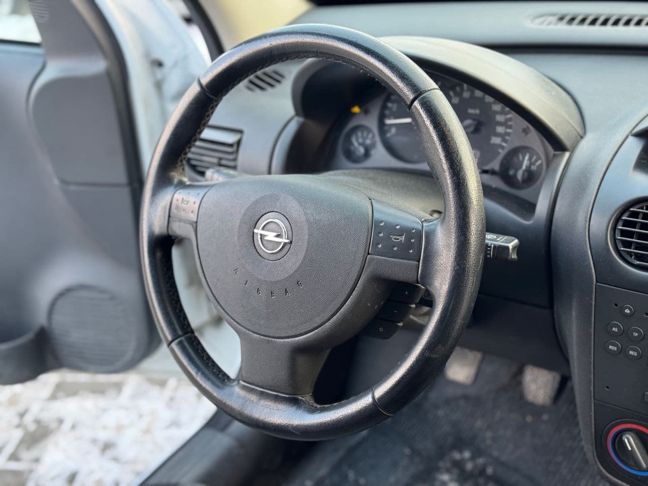 Opel Combo 2010 — Миниатюра 7