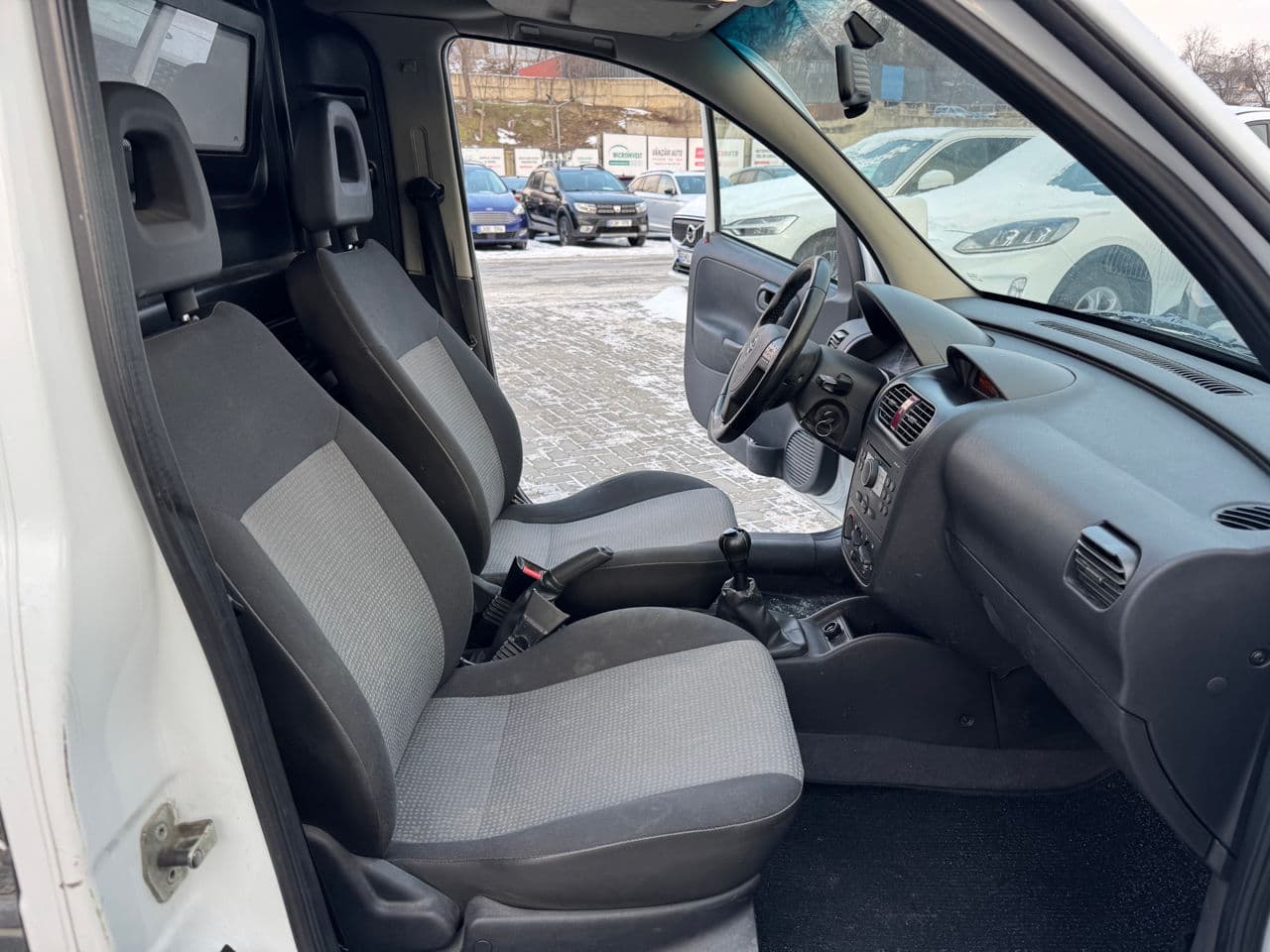Opel Combo 2010 — Миниатюра 12