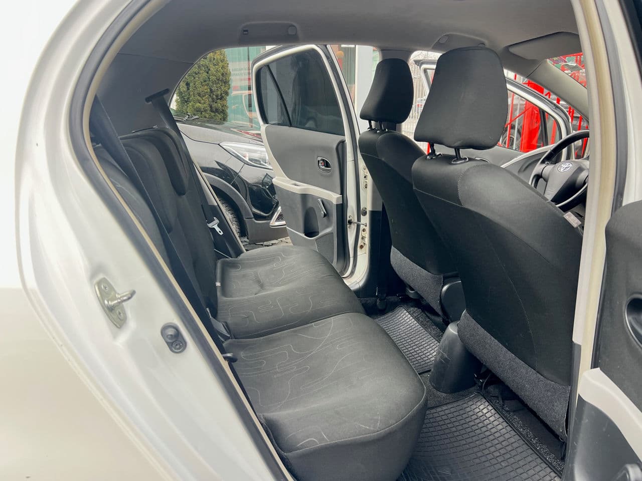 2009 Toyota Yaris — Miniatură 14