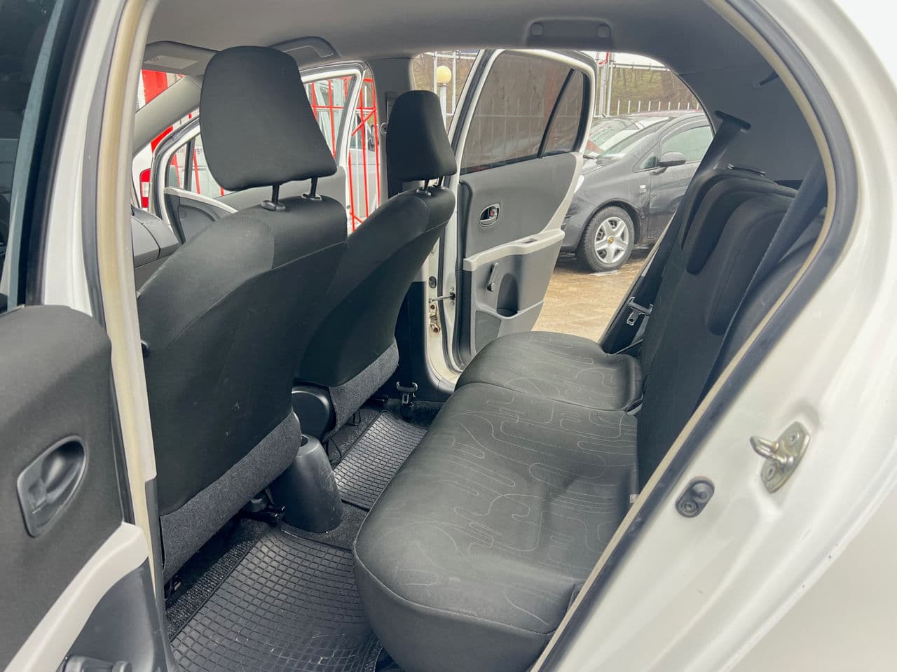 2009 Toyota Yaris — Miniatură 13