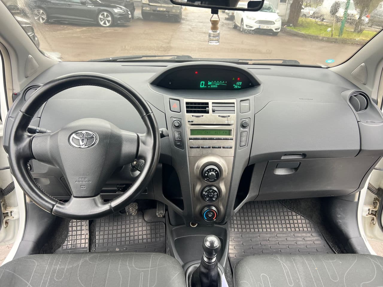 2009 Toyota Yaris — Miniatură 8