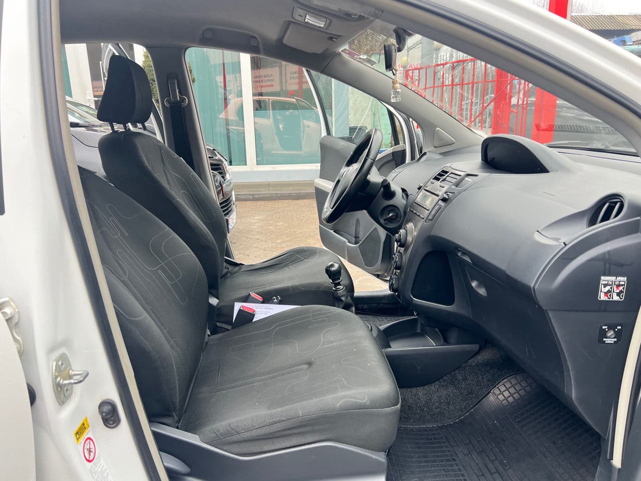 2009 Toyota Yaris — Miniatură 5