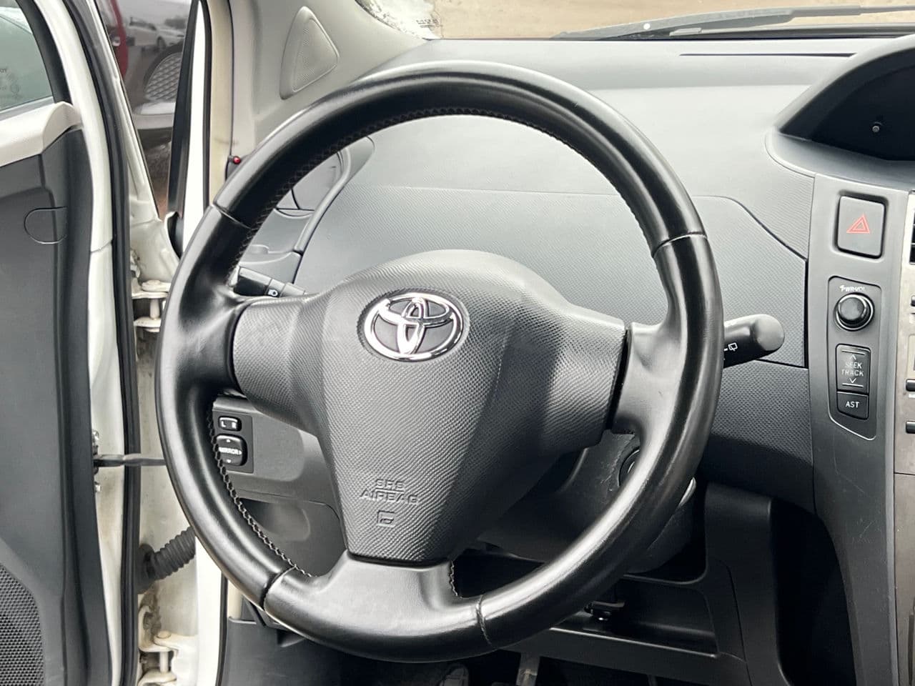 2009 Toyota Yaris — Miniatură 7
