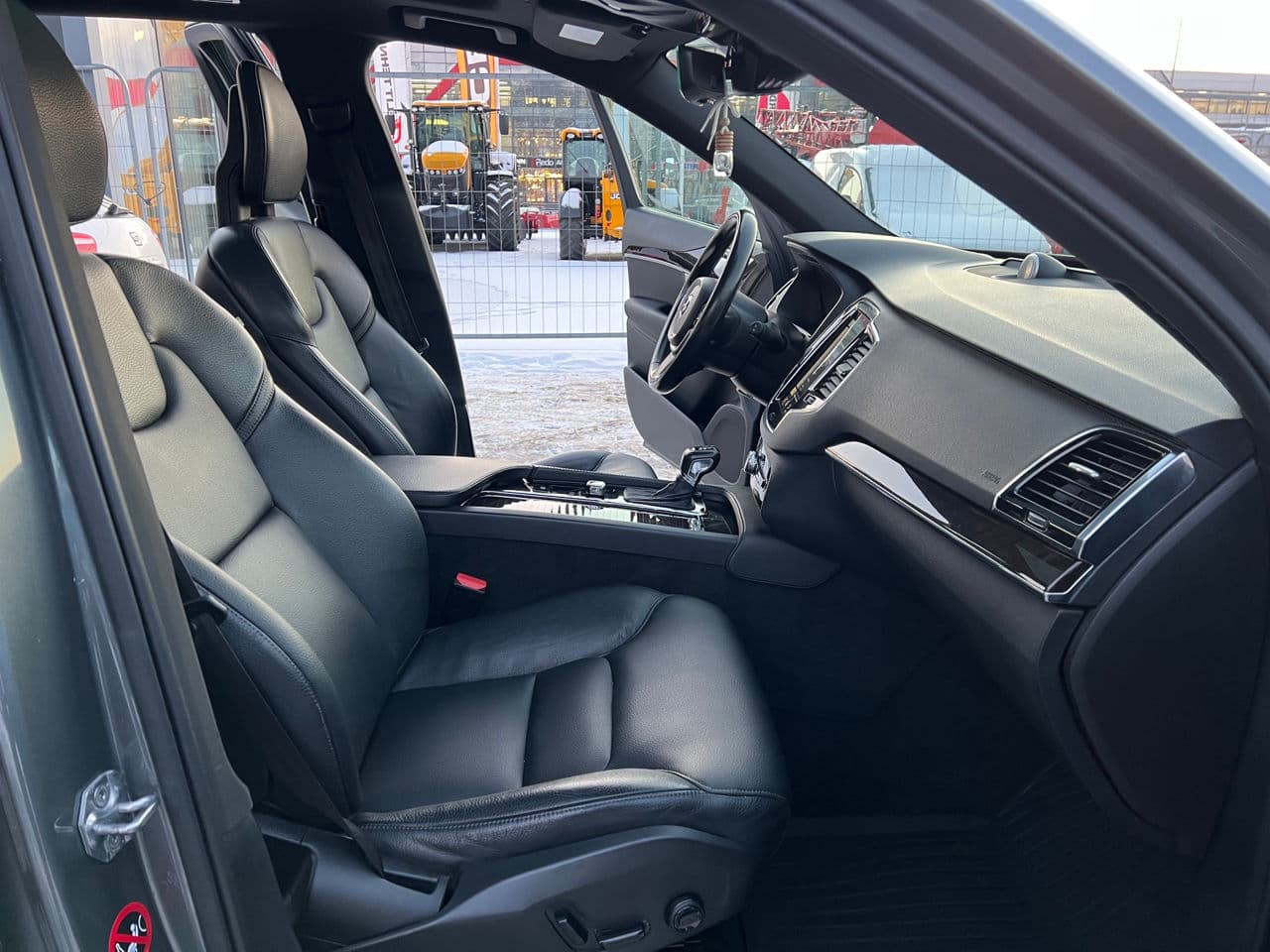 Volvo XC 90 2017 — Миниатюра 16