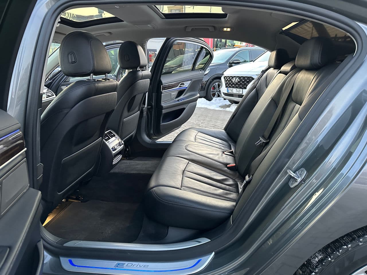 2017 BMW 740e — Miniatură 13