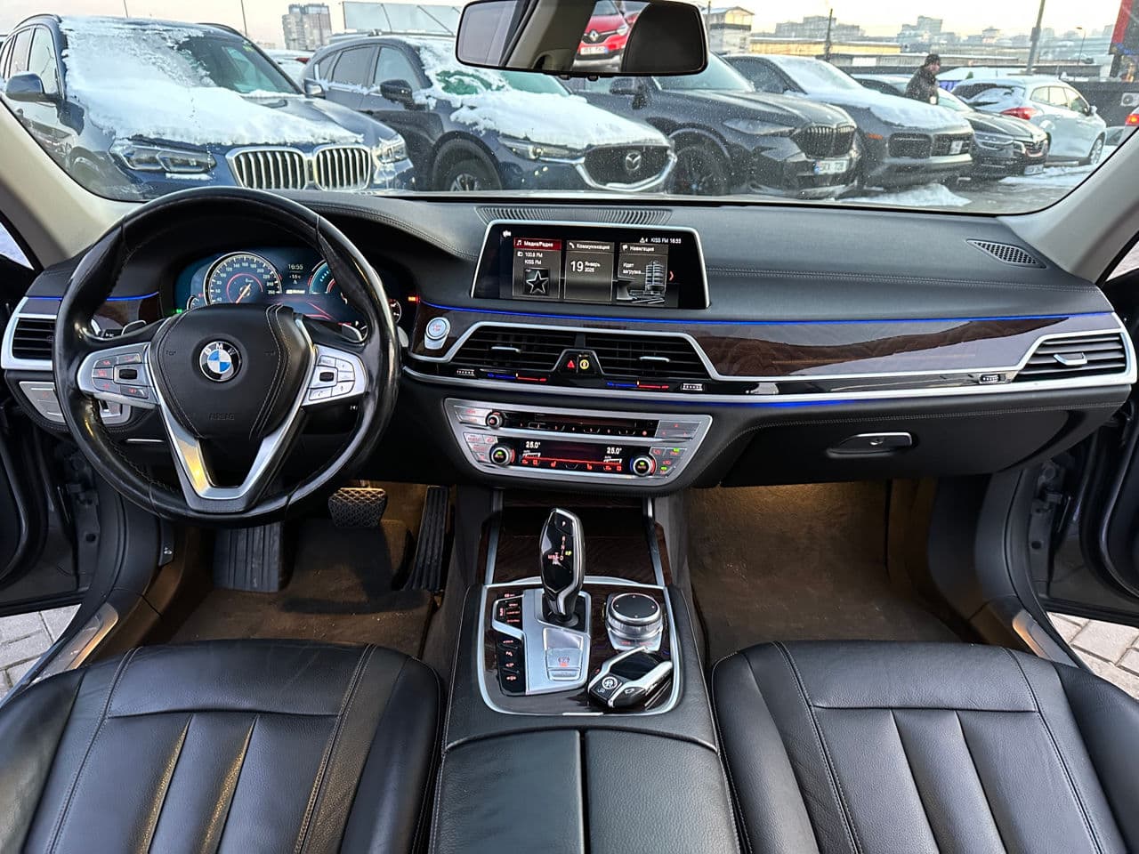 2017 BMW 740e — Miniatură 6