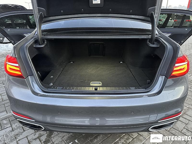 2017 BMW 740e — Miniatură 24