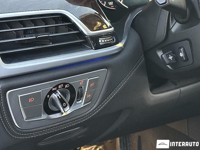 2017 BMW 740e — Miniatură 22