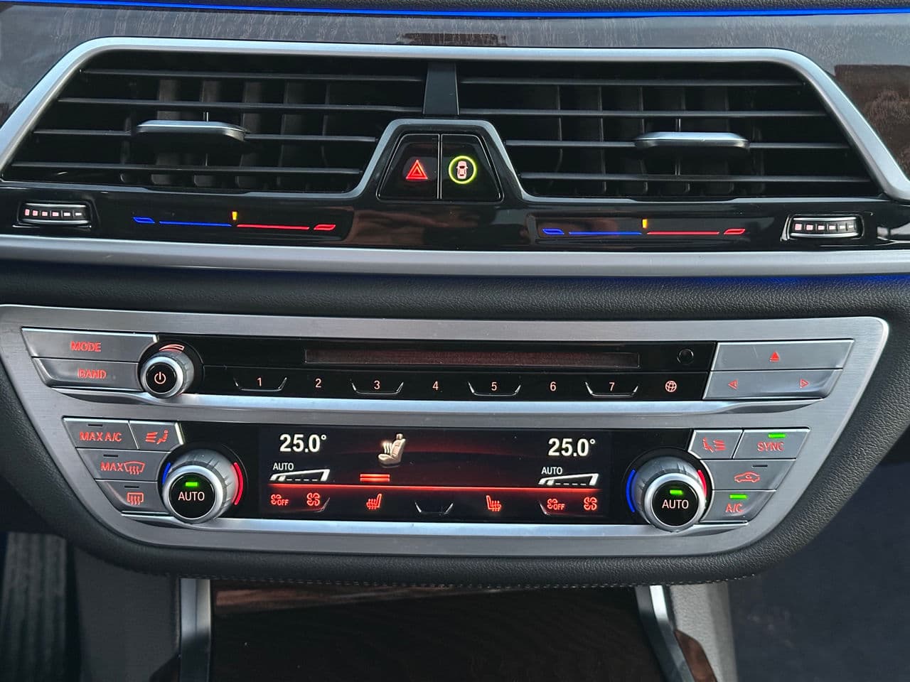 2017 BMW 740e — Miniatură 11