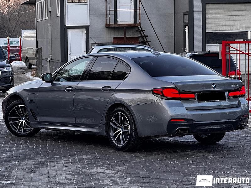 2022 BMW 530e — Miniatură 2
