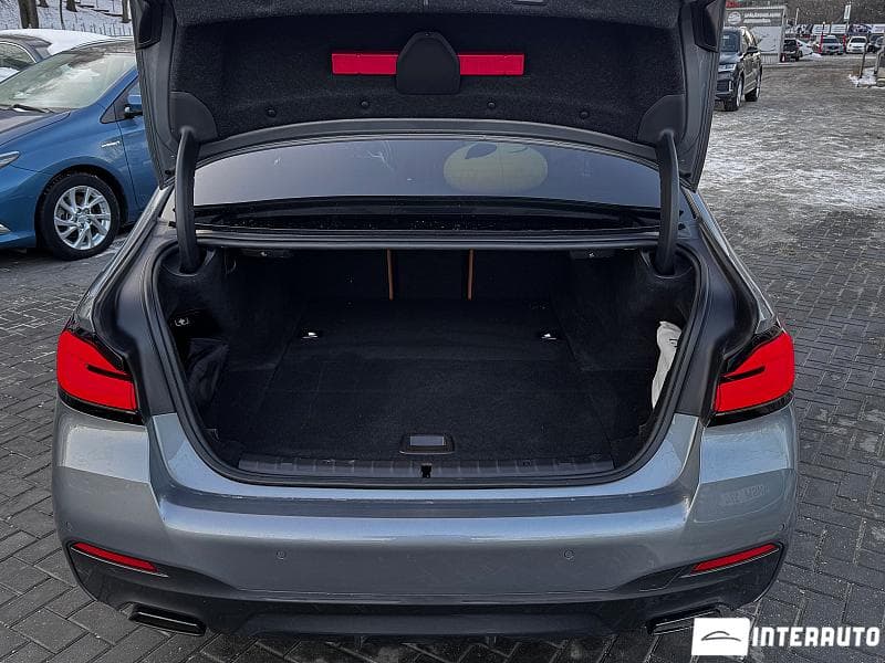 2022 BMW 530e — Miniatură 18