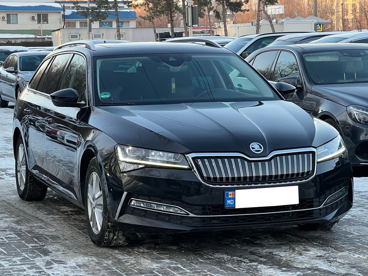 2021 Skoda Superb — Miniatură 3