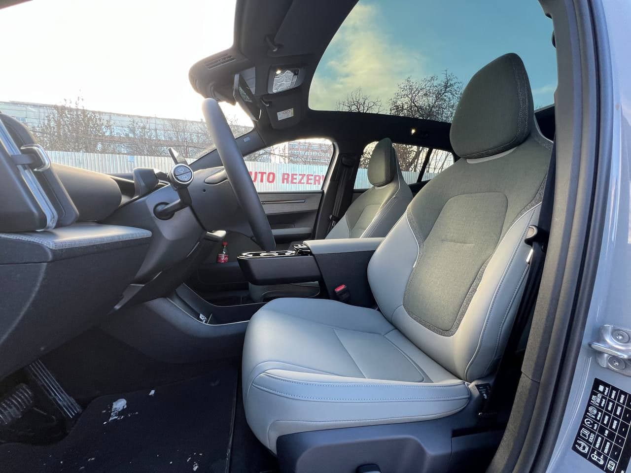2025 Volvo EX 30 — Miniatură 5