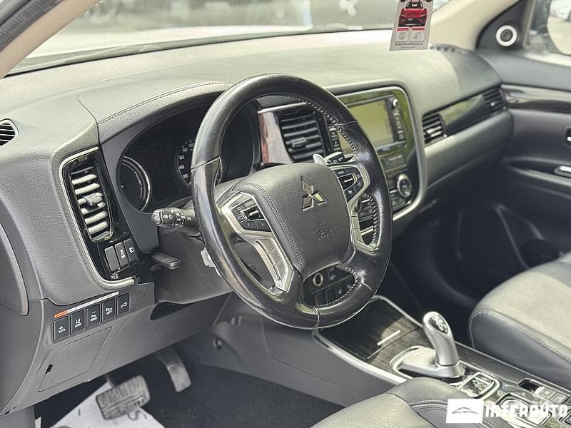 2018 Mitsubishi Outlander — Miniatură 11