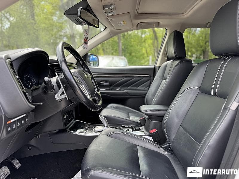 2018 Mitsubishi Outlander — Miniatură 9