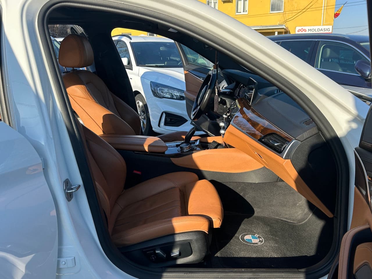 2017 BMW 530e — Miniatură 17