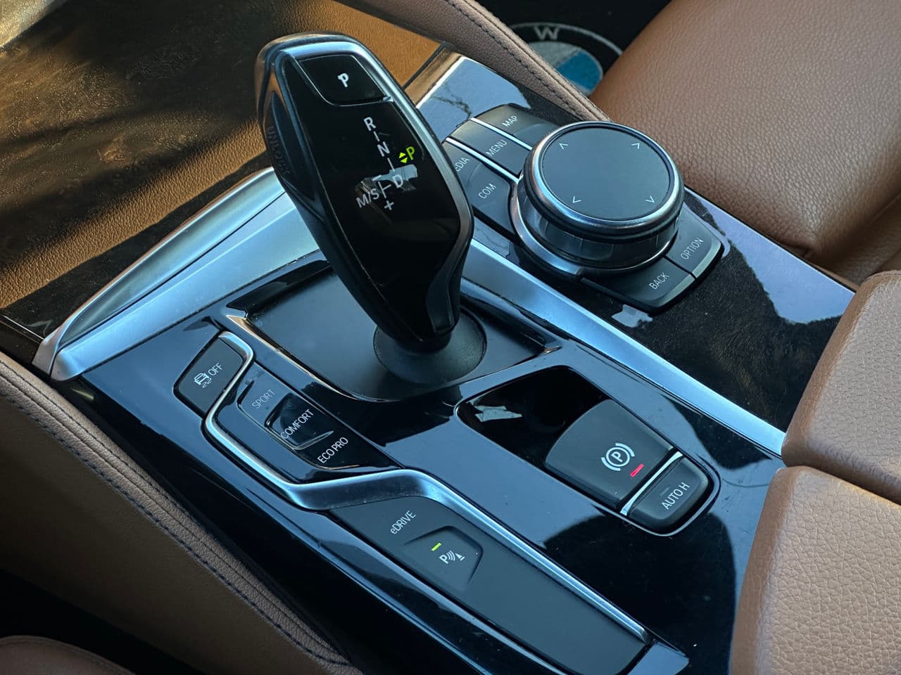 2017 BMW 530e — Miniatură 13