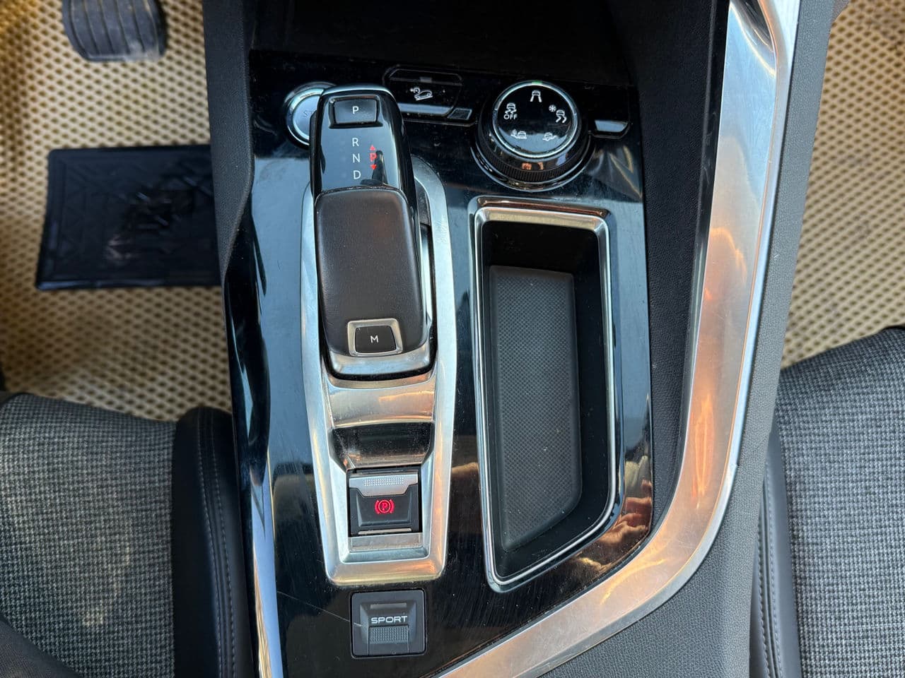 2018 Peugeot 3008 — Miniatură 11