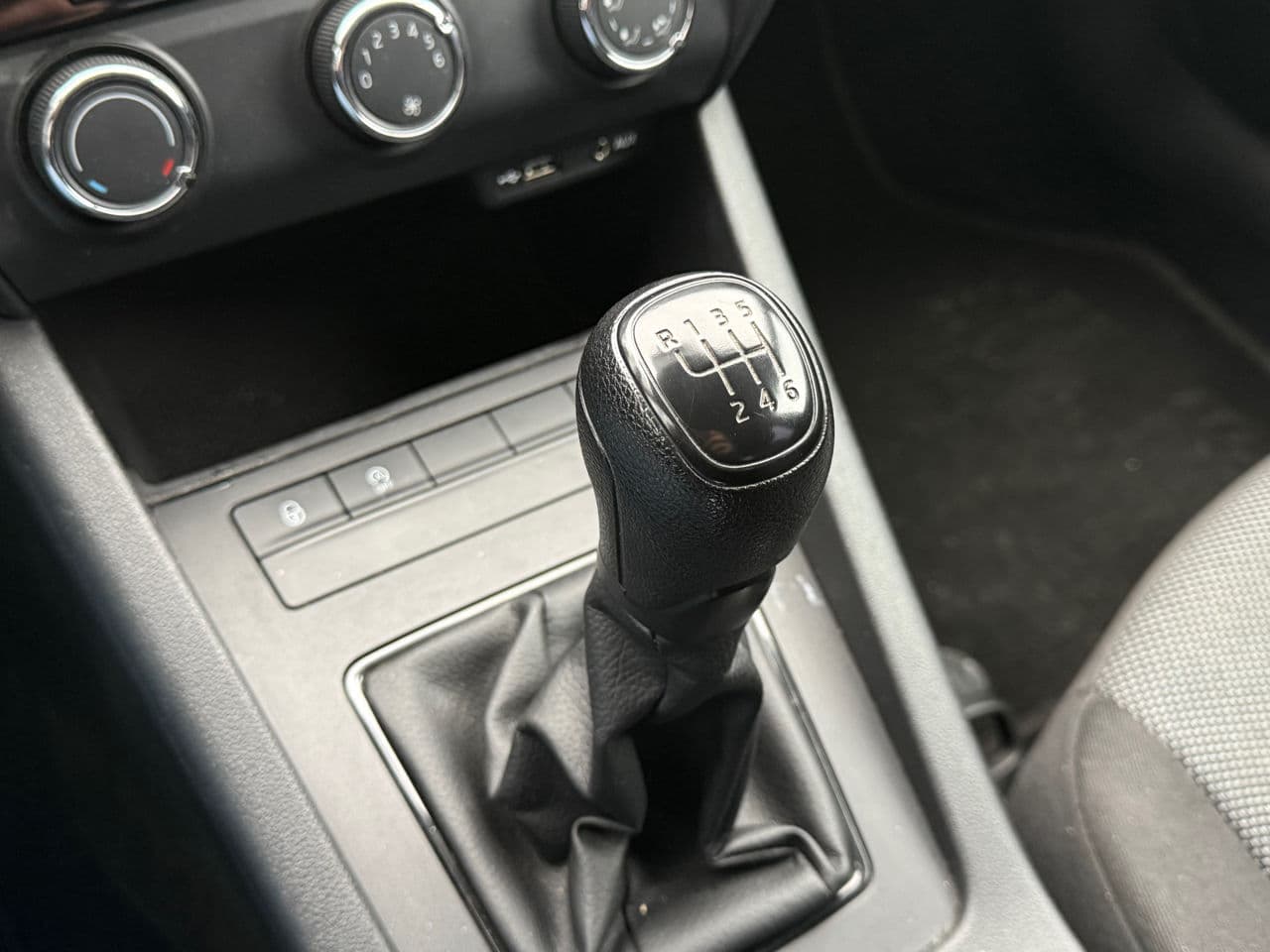 2015 Skoda Octavia — Miniatură 12