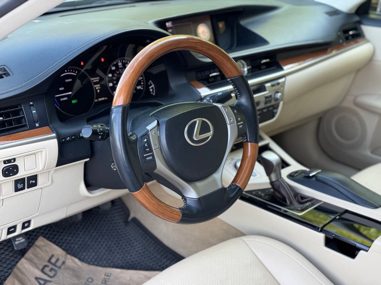 2012 Lexus ES 300h — Miniatură 10