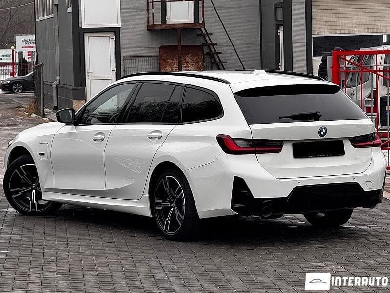 2022 BMW 320E — Miniatură 2