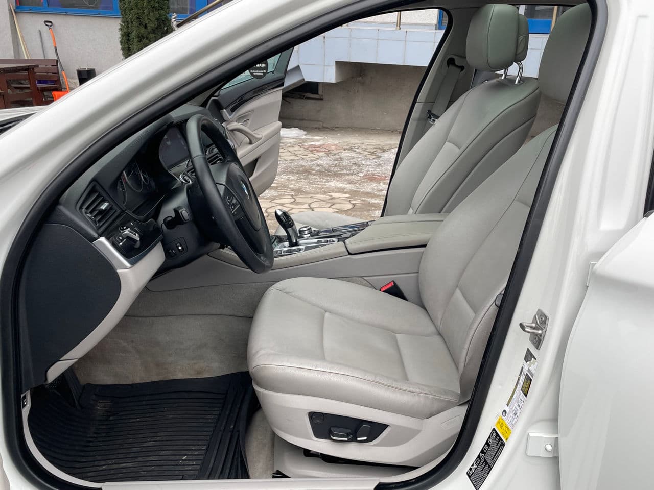 2011 BMW 528 — Miniatură 6