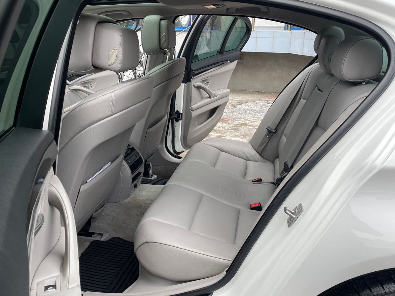 2011 BMW 528 — Miniatură 15