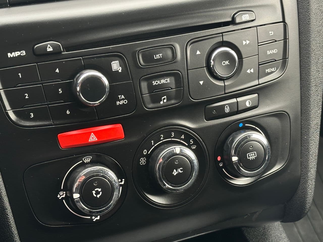 Citroen C4 2016 — Миниатюра 10