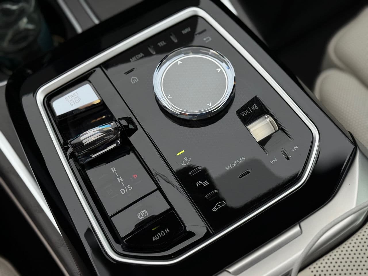 BMW 740 2024 — Миниатюра 15