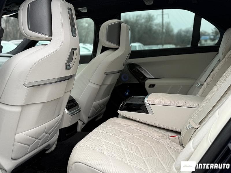 BMW 740 2024 — Миниатюра 17