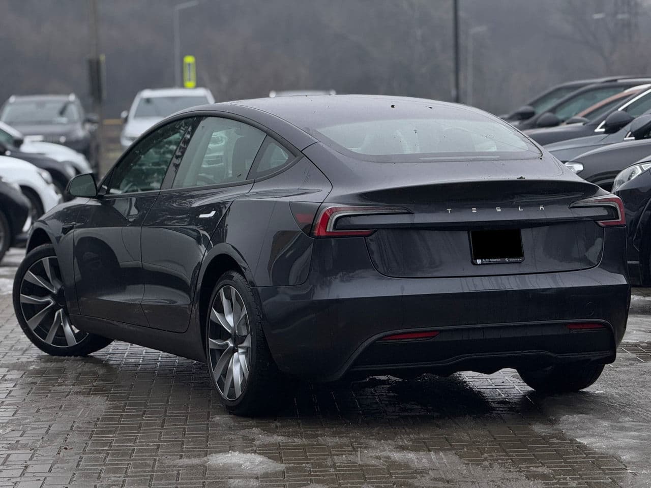2024 Tesla Model 3 — Miniatură 4