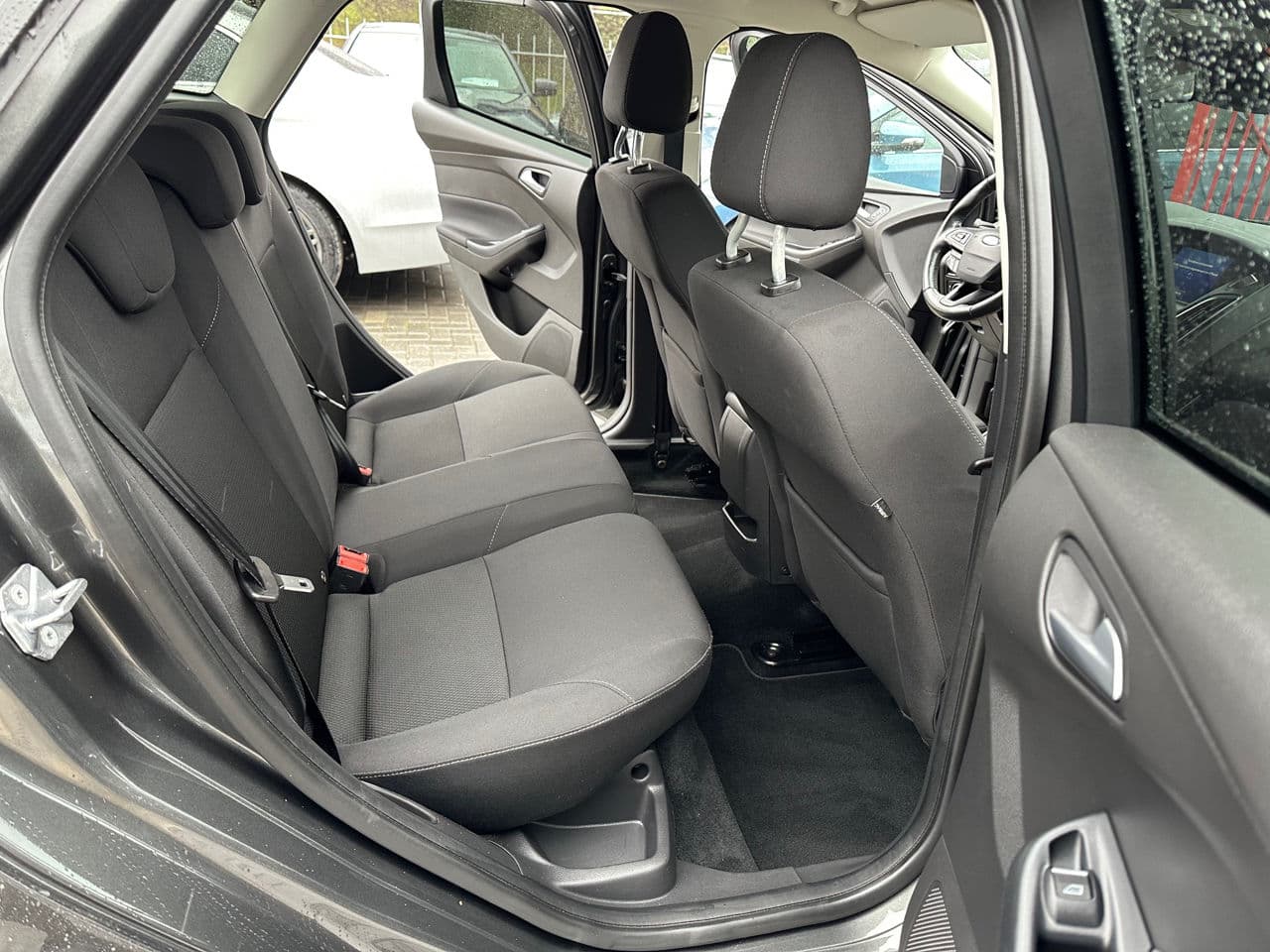 2017 Ford Focus — Miniatură 16