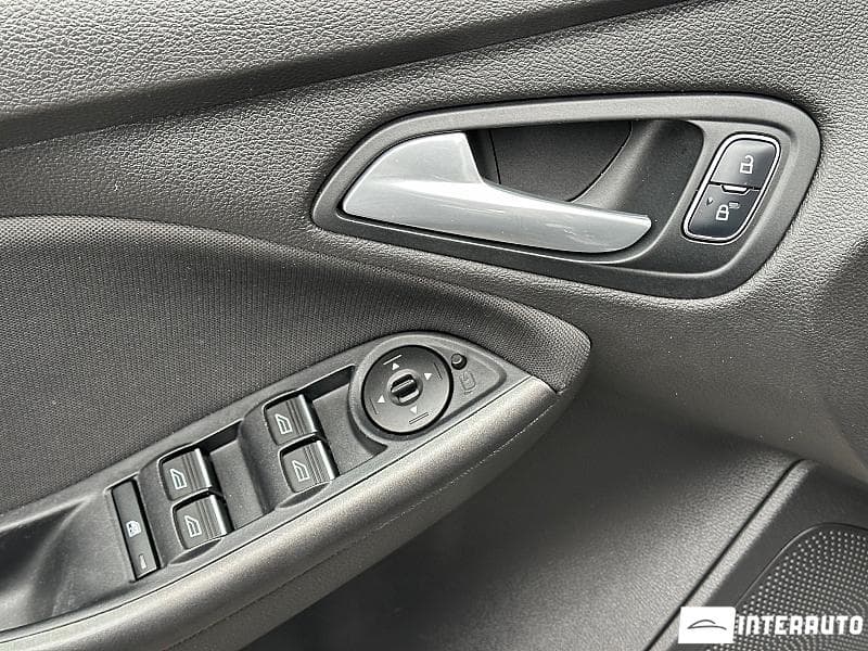 2017 Ford Focus — Miniatură 14