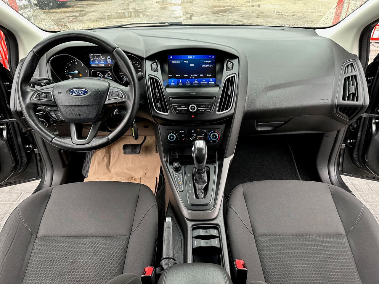 2017 Ford Focus — Miniatură 7