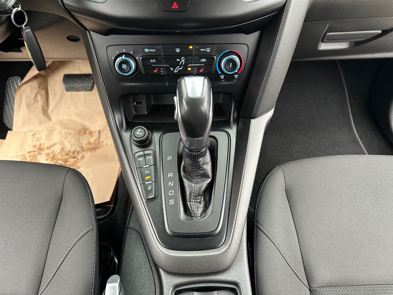 2017 Ford Focus — Miniatură 12