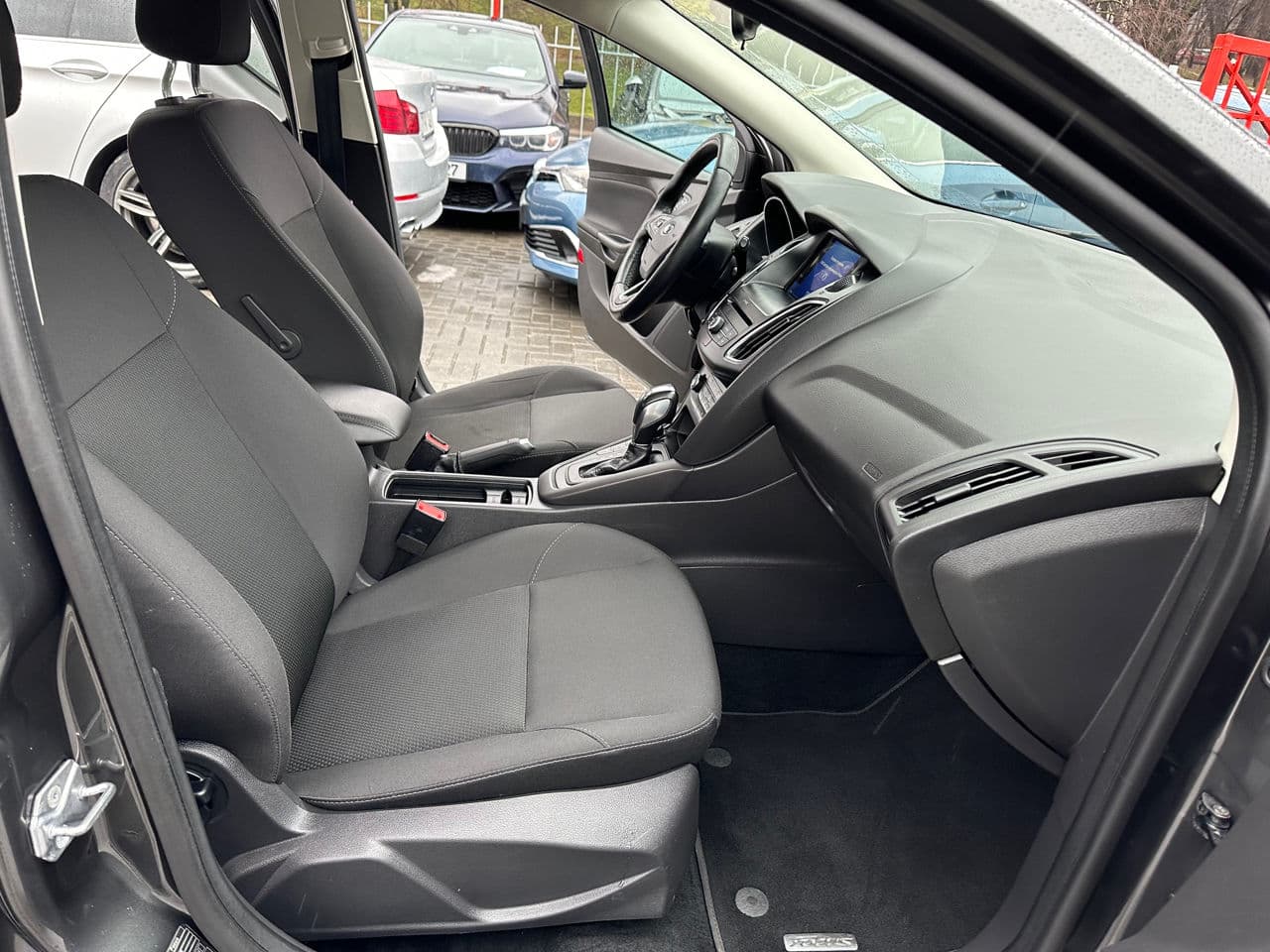 2017 Ford Focus — Miniatură 6