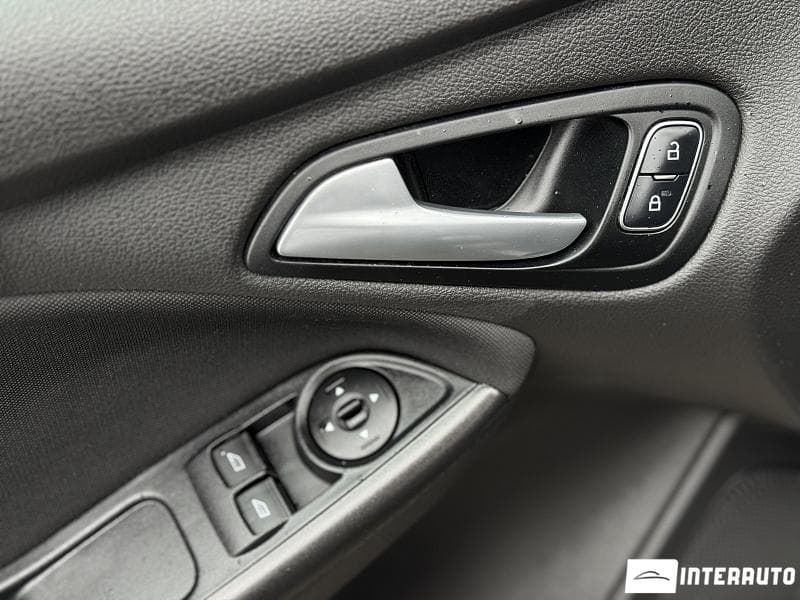 2016 Ford Focus — Miniatură 6